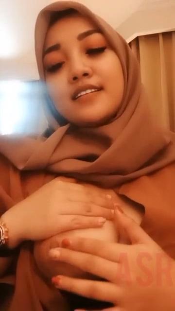 Abg Jilbab Bokep Viral Buguru Hijab Ganjing di Mobil Gurih Nyoi Top Indonesia 2026 Rare Viral Indo Abg Trending